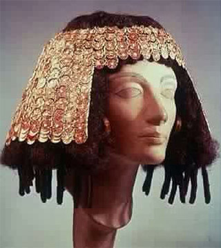 Mannequin head with example of a wig from the Egyptian Old Kingdom period